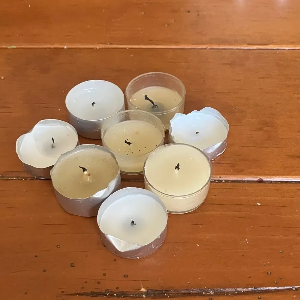 8 Tea Lights Candles